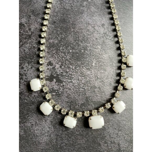 Vintage Kramer Necklace White Milk Glass & Rhinestones Not Signed - Picture 2 of 6